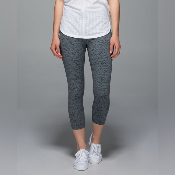 lululemon athletica Pants - Lululemon Wunder Under Crop II Roll Down